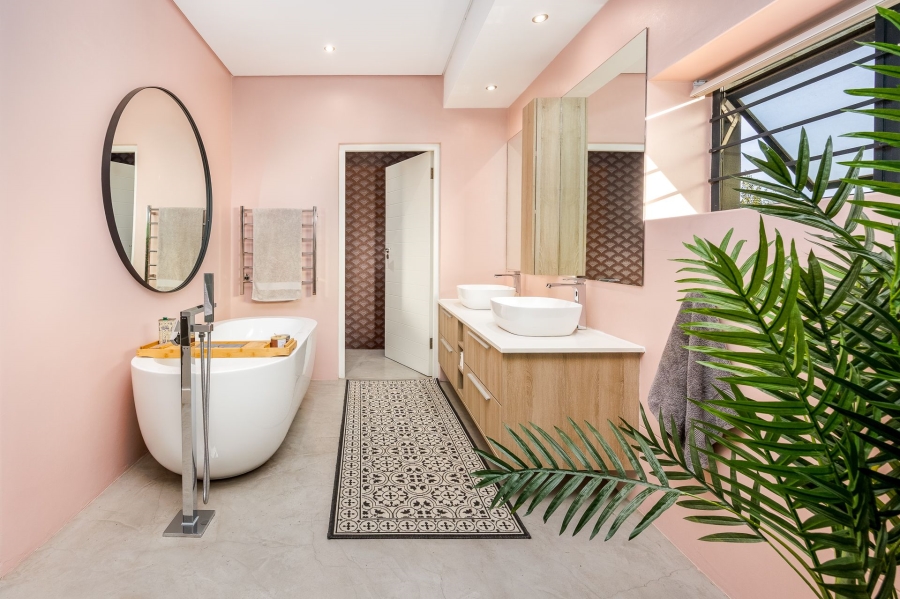 5 Bedroom Property for Sale in Aurora Western Cape